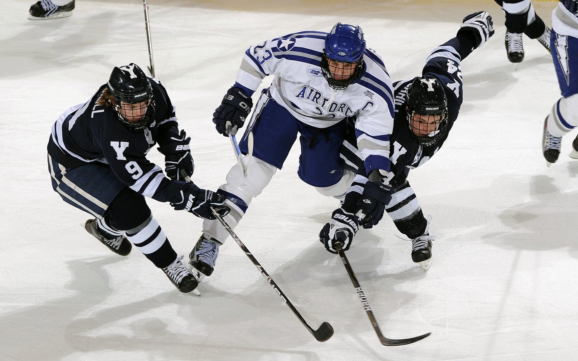 深度剖析:欧冠中的高压逼抢战术成功秘诀
