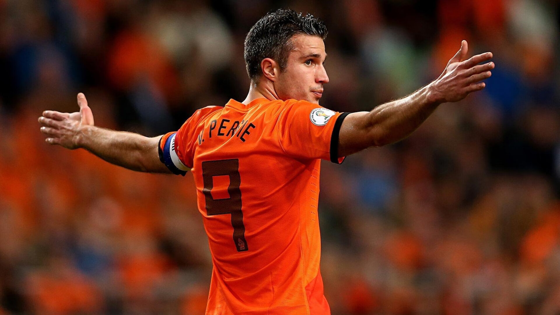 线上赛事与线下盛典联动带来全新观赛体验，线上比赛和线下比赛的优缺点