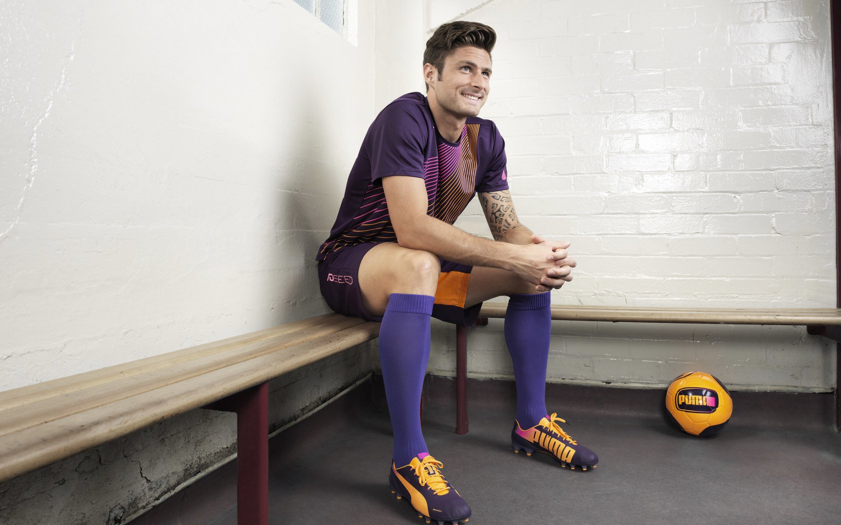 赛后采访：李明感叹“全队合作是胜利的关键”！，李明足球队员